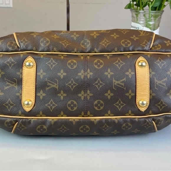Louis Vuitton Monogram Canvas Galliera GM Totes
Shoulder Bag - Picture 6 of 6